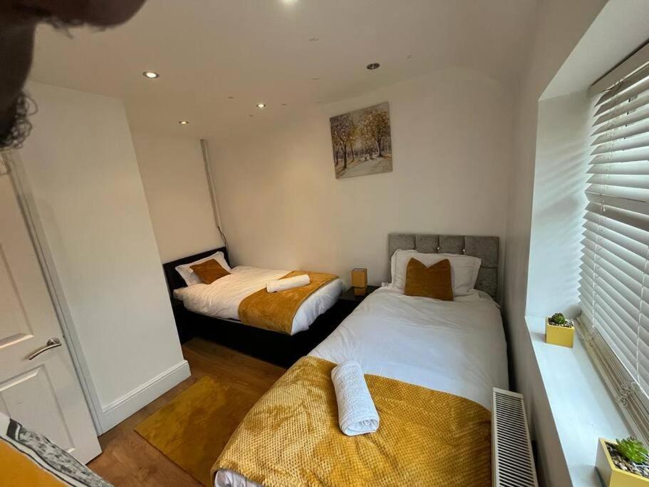 Fabulous 3 Bedroom House , Sleeps Up To 5-7 Guest. South Ockendon Eksteriør bilde