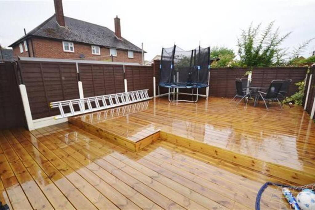 Fabulous 3 Bedroom House , Sleeps Up To 5-7 Guest. South Ockendon Eksteriør bilde